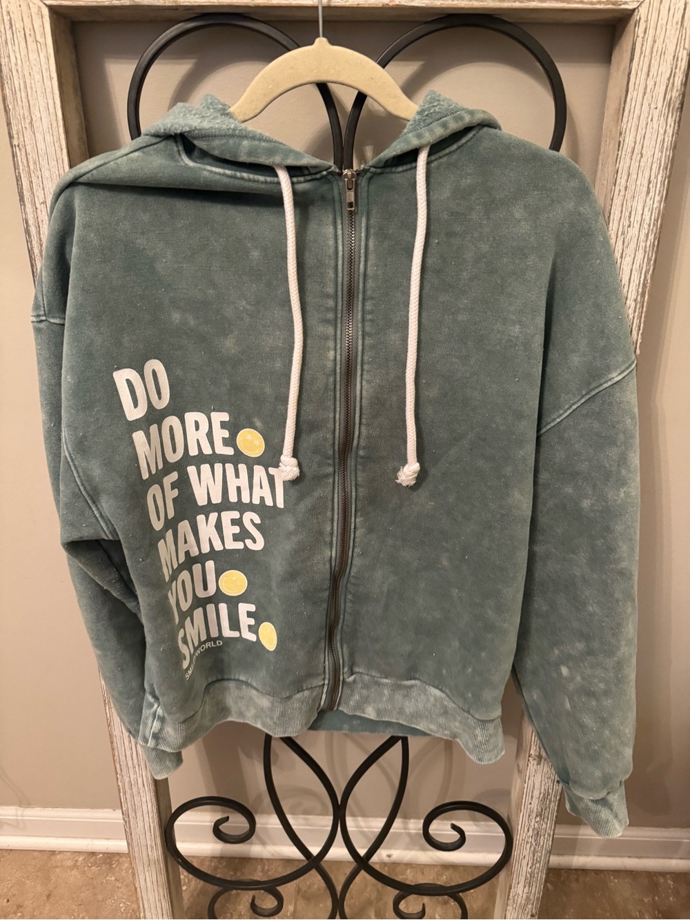 SmileyWorld Mineral Wash Zip Hoodie Do More What Makes You Smile XS Green‎